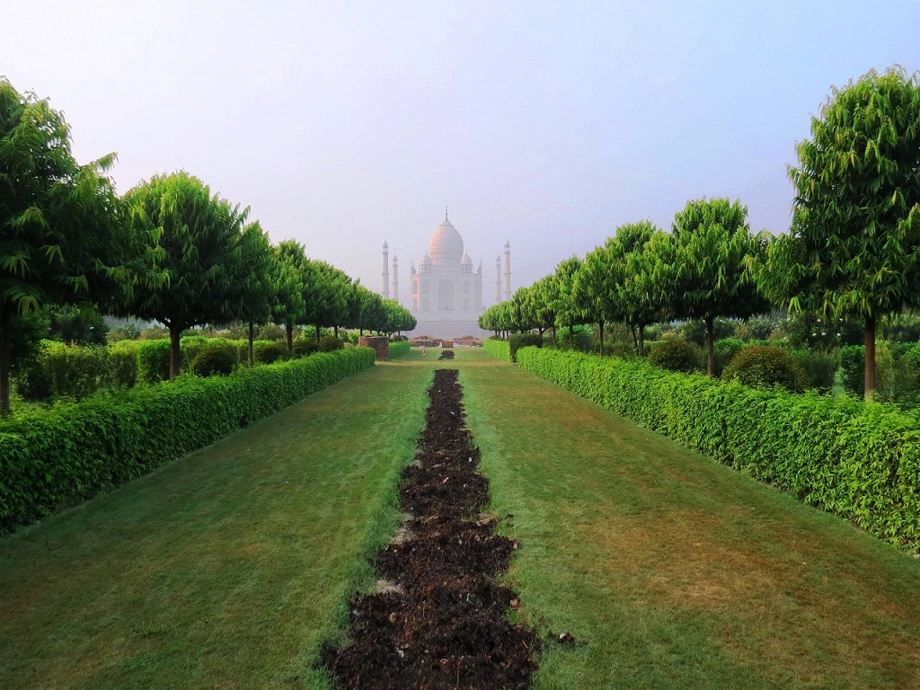 From Delhi : Agra Gardens Walking Tour 