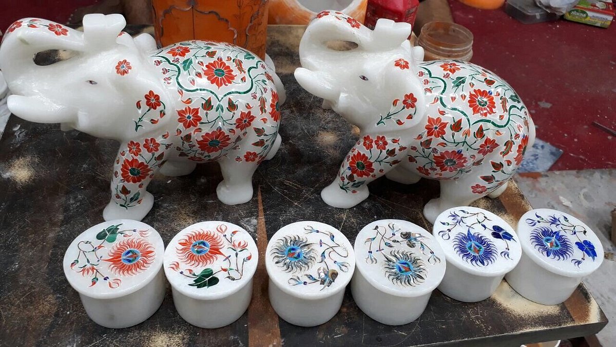 From Delhi: Handicrafts Art Walking Tour In Agra         