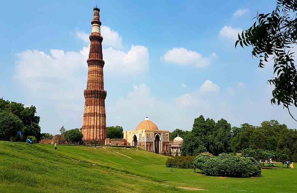 Delhi Acheological Sites Tour